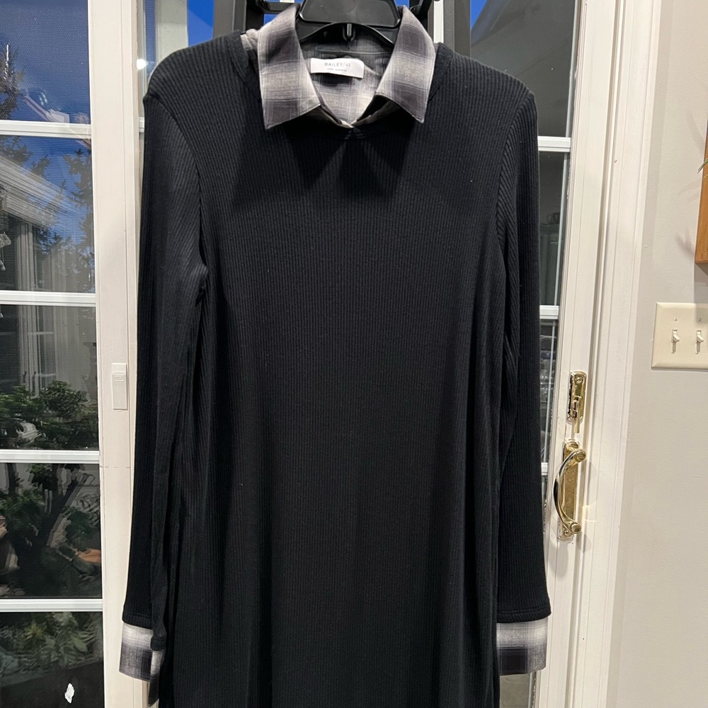 Bailey/44 Faux collared black dress. Size large. Excellent condition.